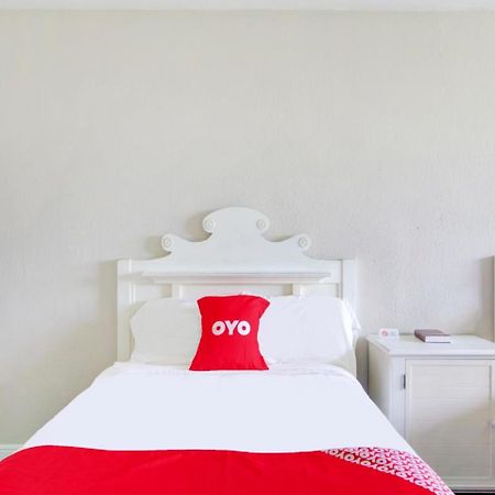Oyo Hotel Dundee By Crystal Lake Exteriér fotografie