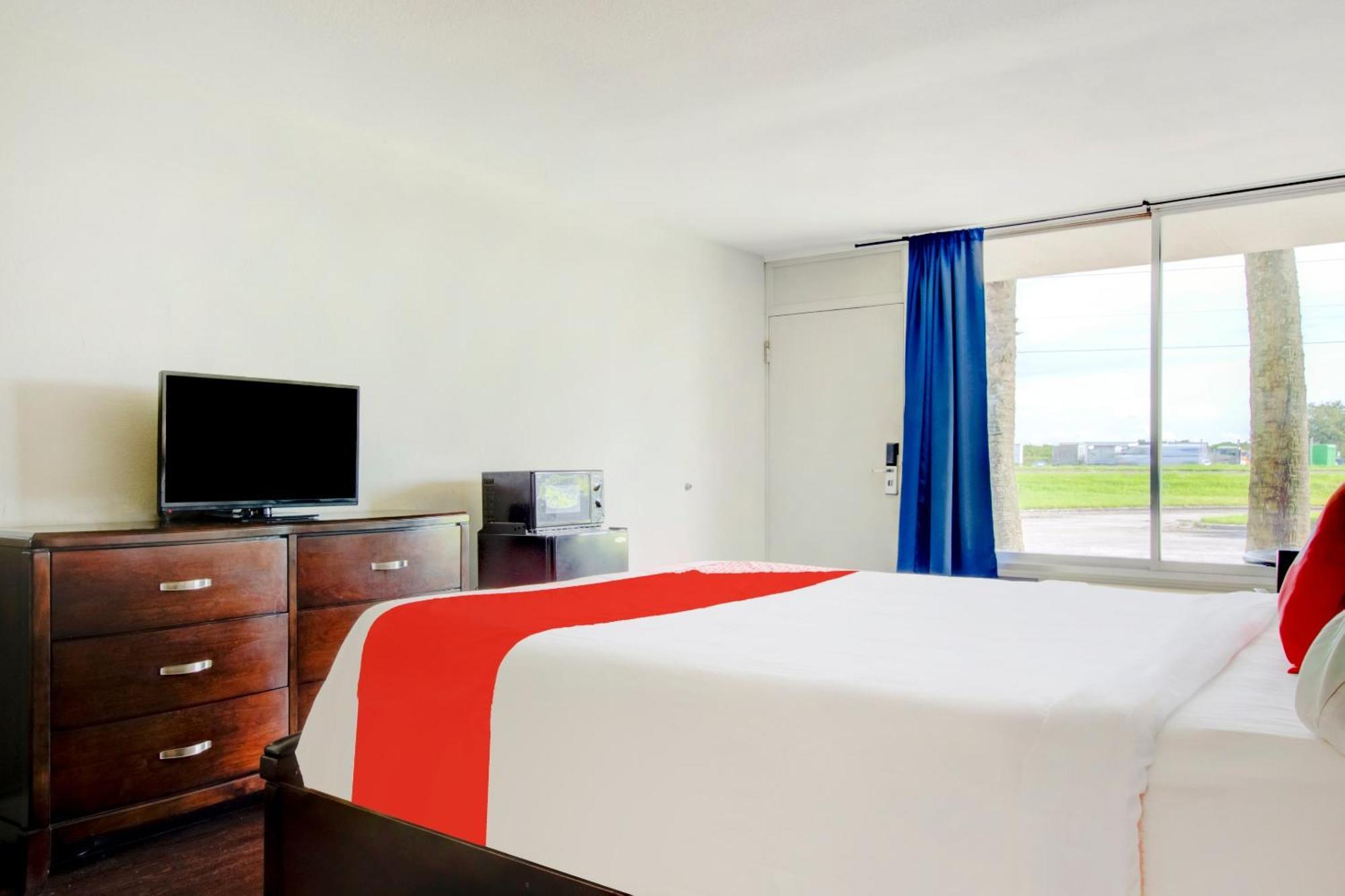 Oyo Hotel Dundee By Crystal Lake Exteriér fotografie