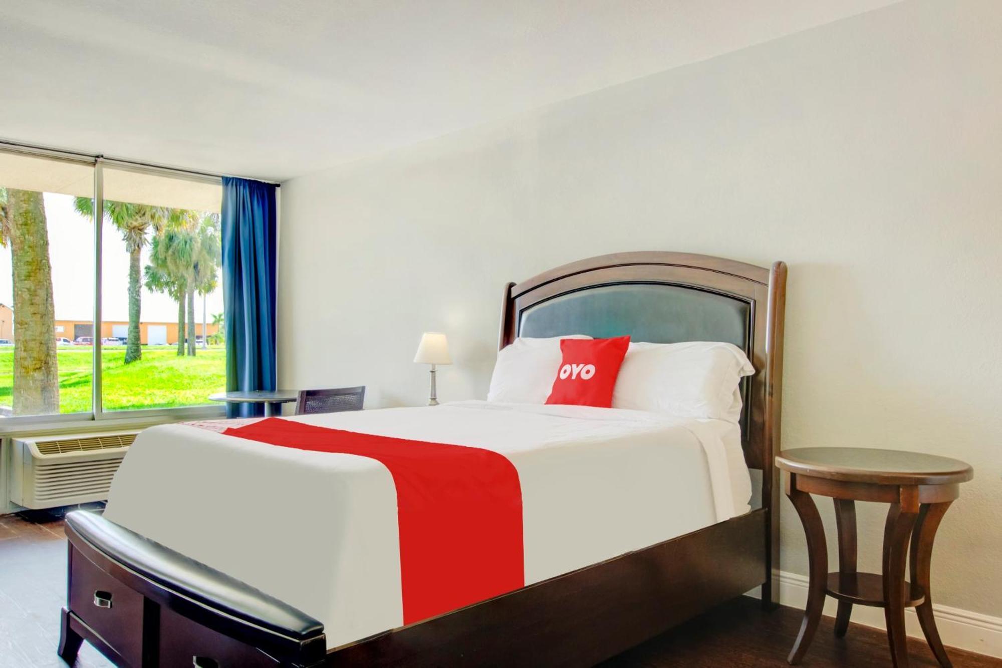 Oyo Hotel Dundee By Crystal Lake Exteriér fotografie