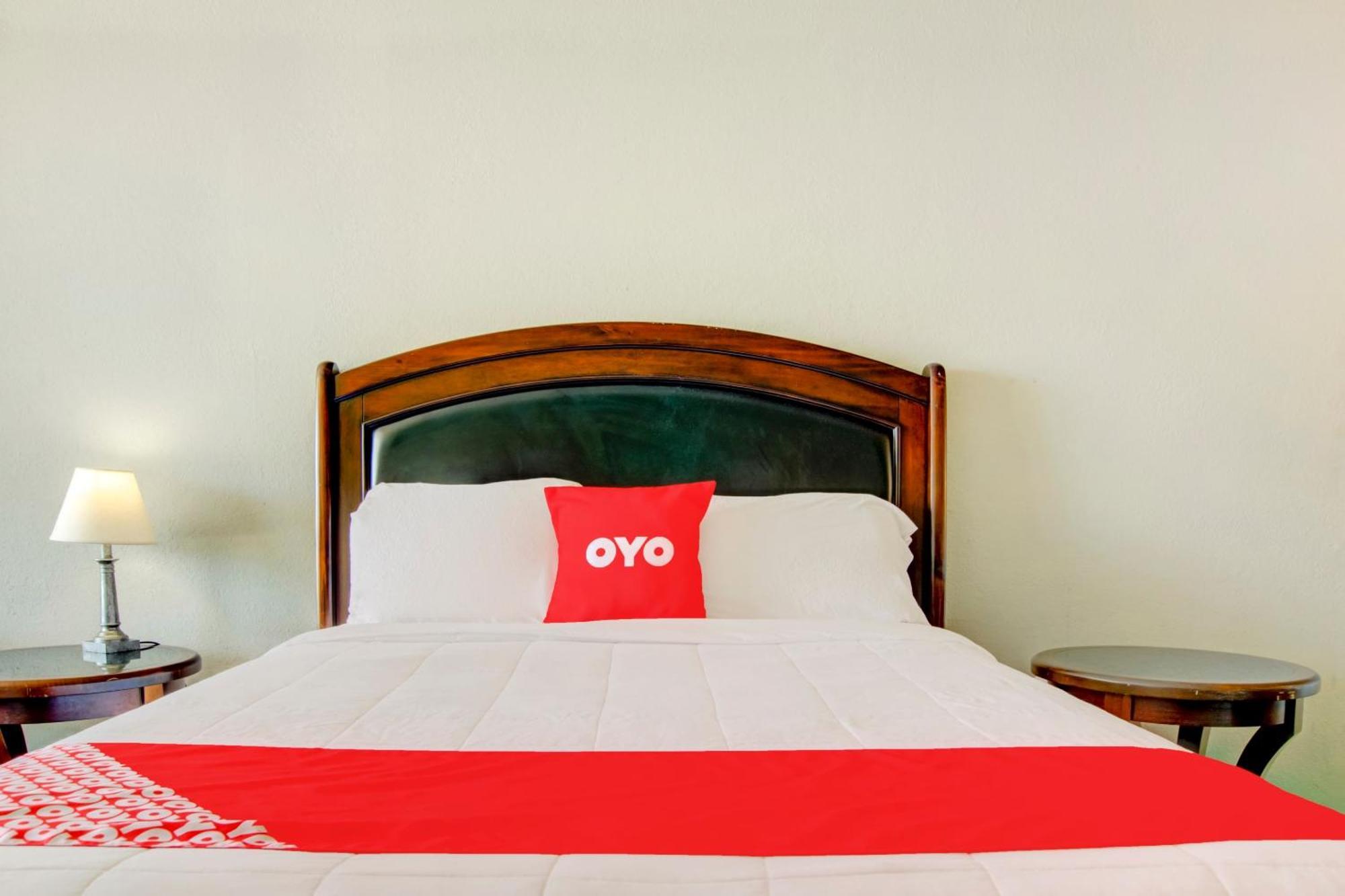 Oyo Hotel Dundee By Crystal Lake Exteriér fotografie